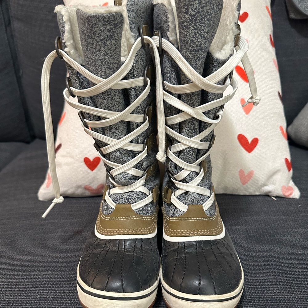 Sorel winter high boot EUC